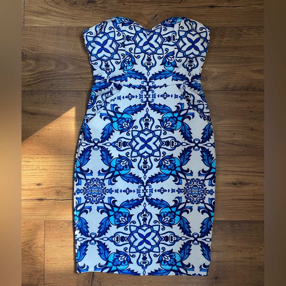 B Darlin Blue and White Patterned Strapless Dress